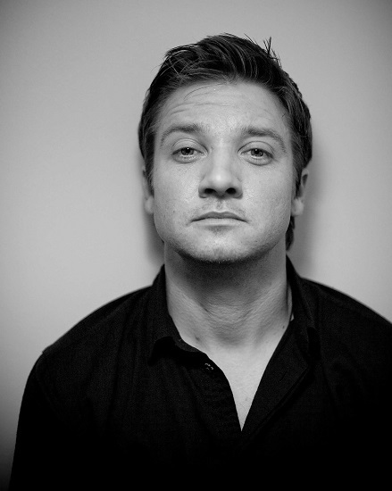 Jeremy Renner Promotional Photoshoot 032 Jeremy Renner Daily ジェレミー レナー 通信