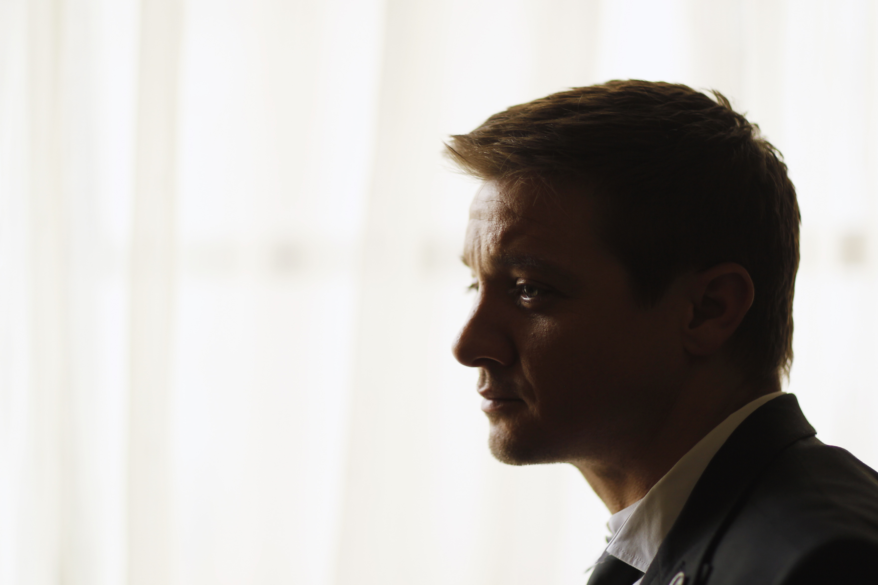 Jeremy Renner Promotional Photoshoot 041 Jeremy Renner Daily ジェレミー レナー 通信