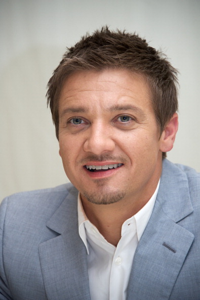 Jeremy Renner Bourne Legacy Promotional Photoshoot In La 12 07 Jeremy Renner Daily ジェレミー レナー通信